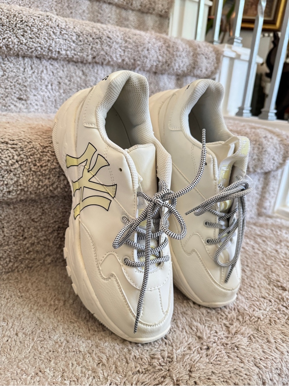 MLB New York Yankee Sneakers Shoes Unsex Size 8.5